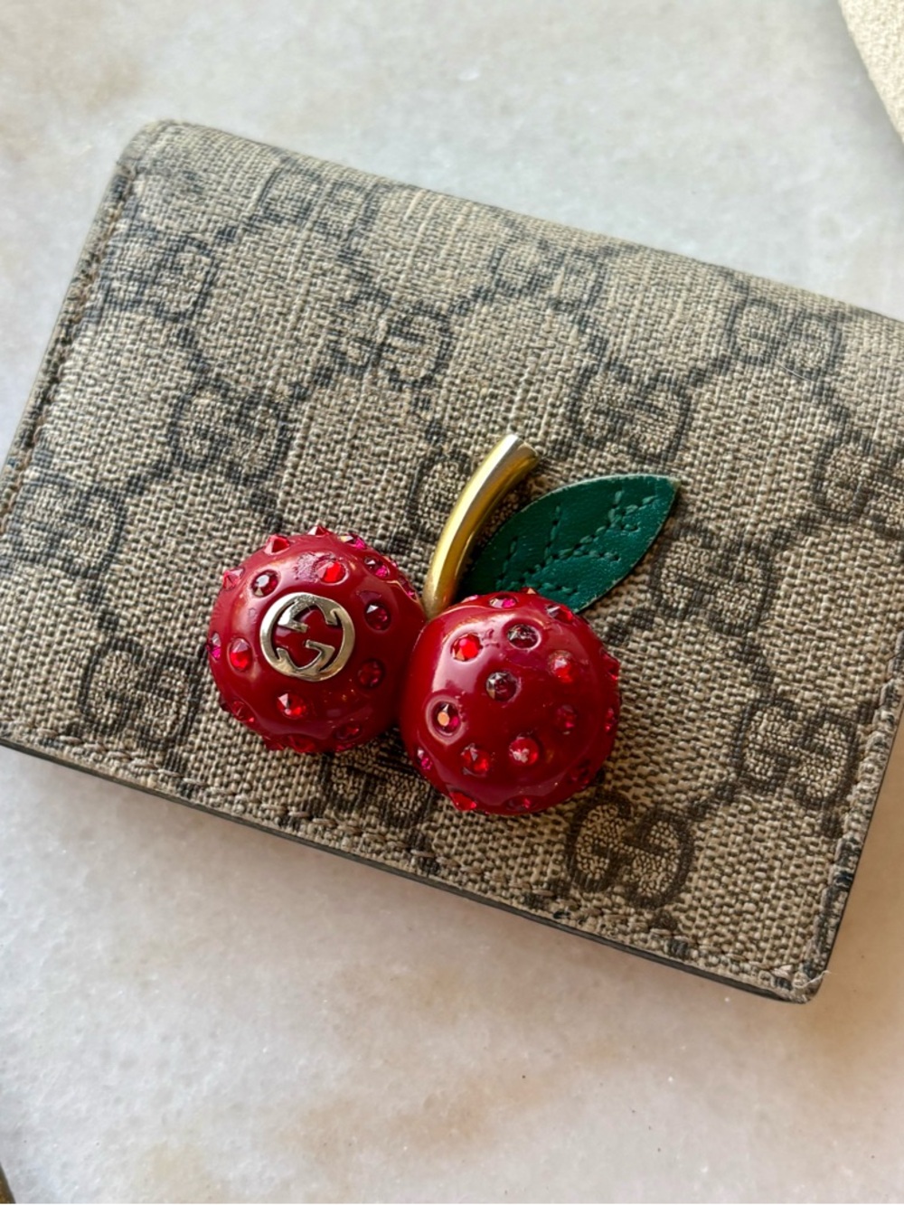 Certified Gucci Beige GG Monogram Wallet Red Cherry Accent Supreme Bifold COA - Picture 11 of 12